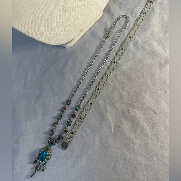 Gorgeous ornate style silvertone necklace with rhinestones - Picture 5 of 8